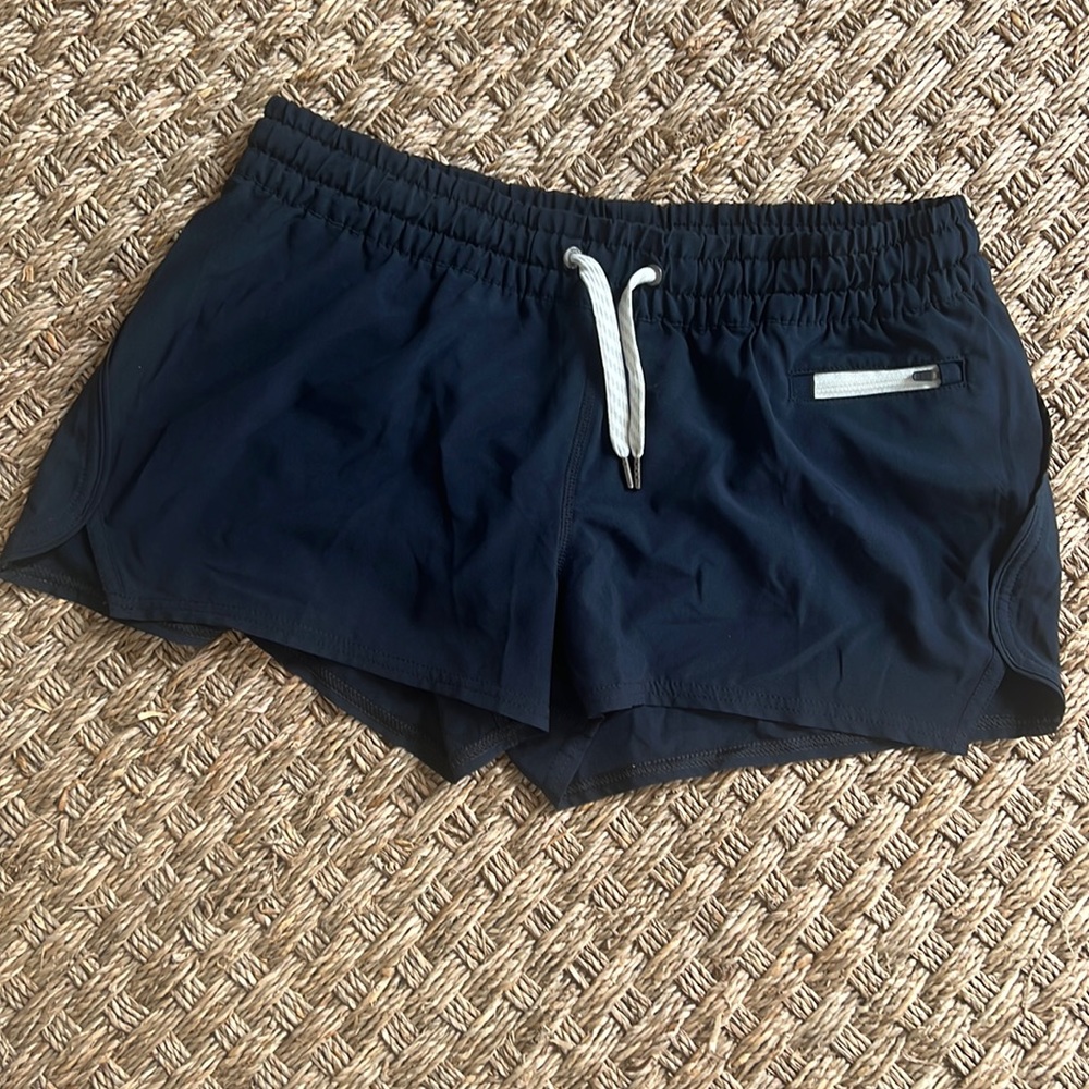 Vuori clementine 2.0 navy shorts size medium